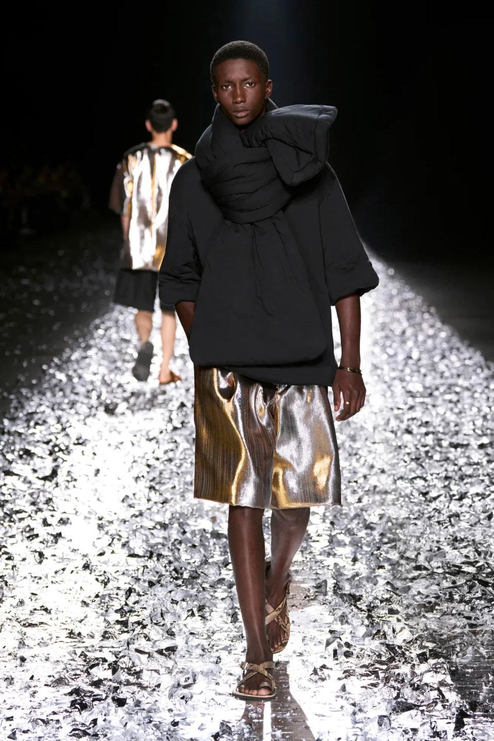 00067-dries-van-noten-spring-2025-menswear-credit-gorunway