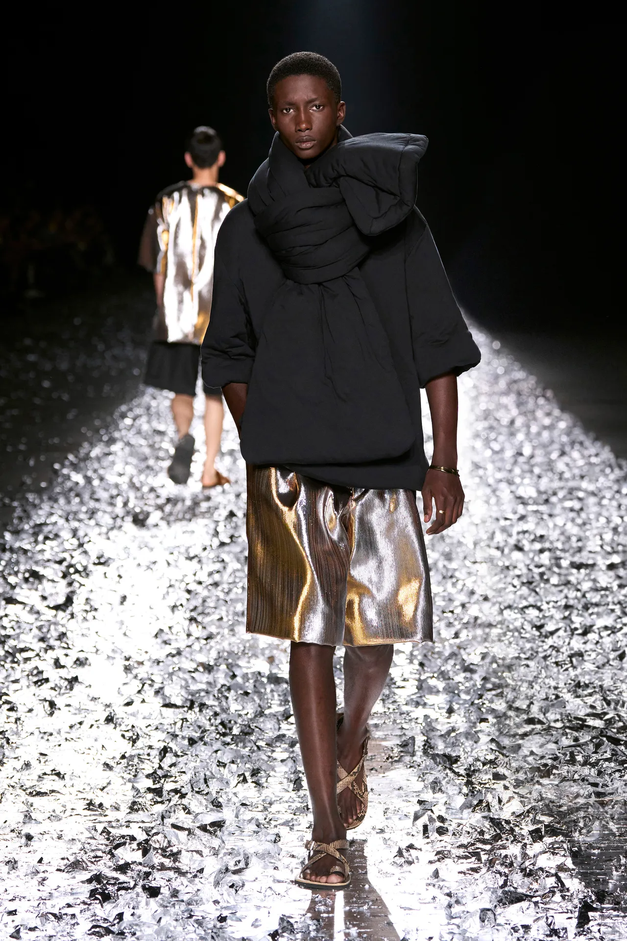 00067-dries-van-noten-spring-2025-menswear-credit-gorunway
