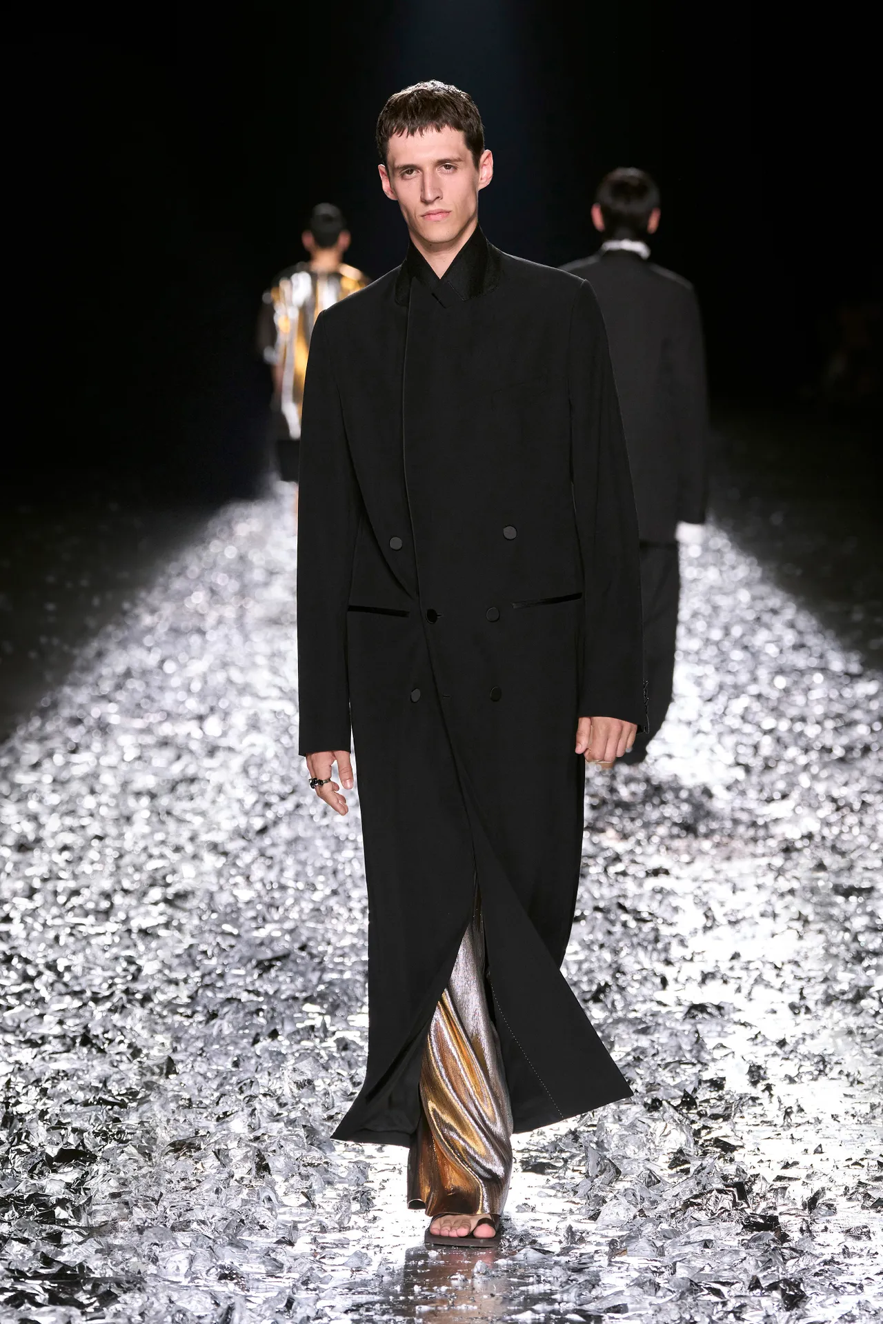 00069-dries-van-noten-spring-2025-menswear-credit-gorunway