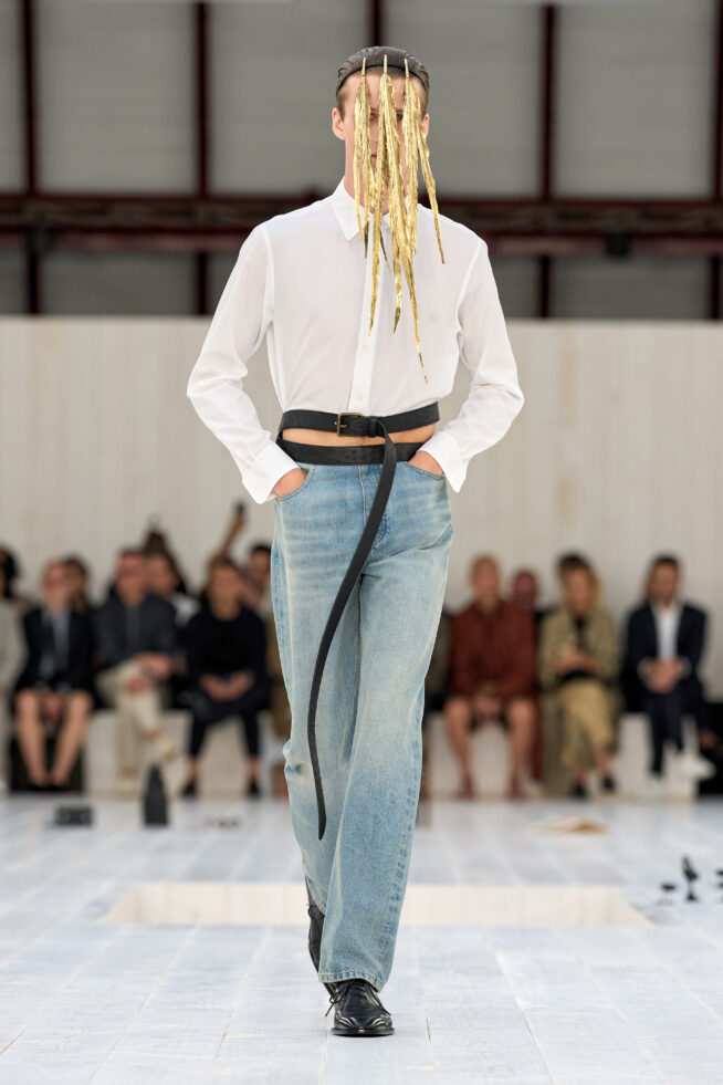 LOEWE_SS25_MW_SHOW_RUNWAY_LOOK_28_FRONT_RGB_CROPPED_2X3_28