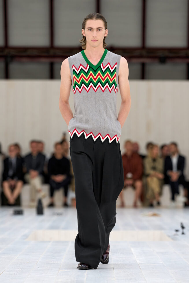 LOEWE_SS25_MW_SHOW_RUNWAY_LOOK_54_FRONT_RGB_CROPPED_2X3_54