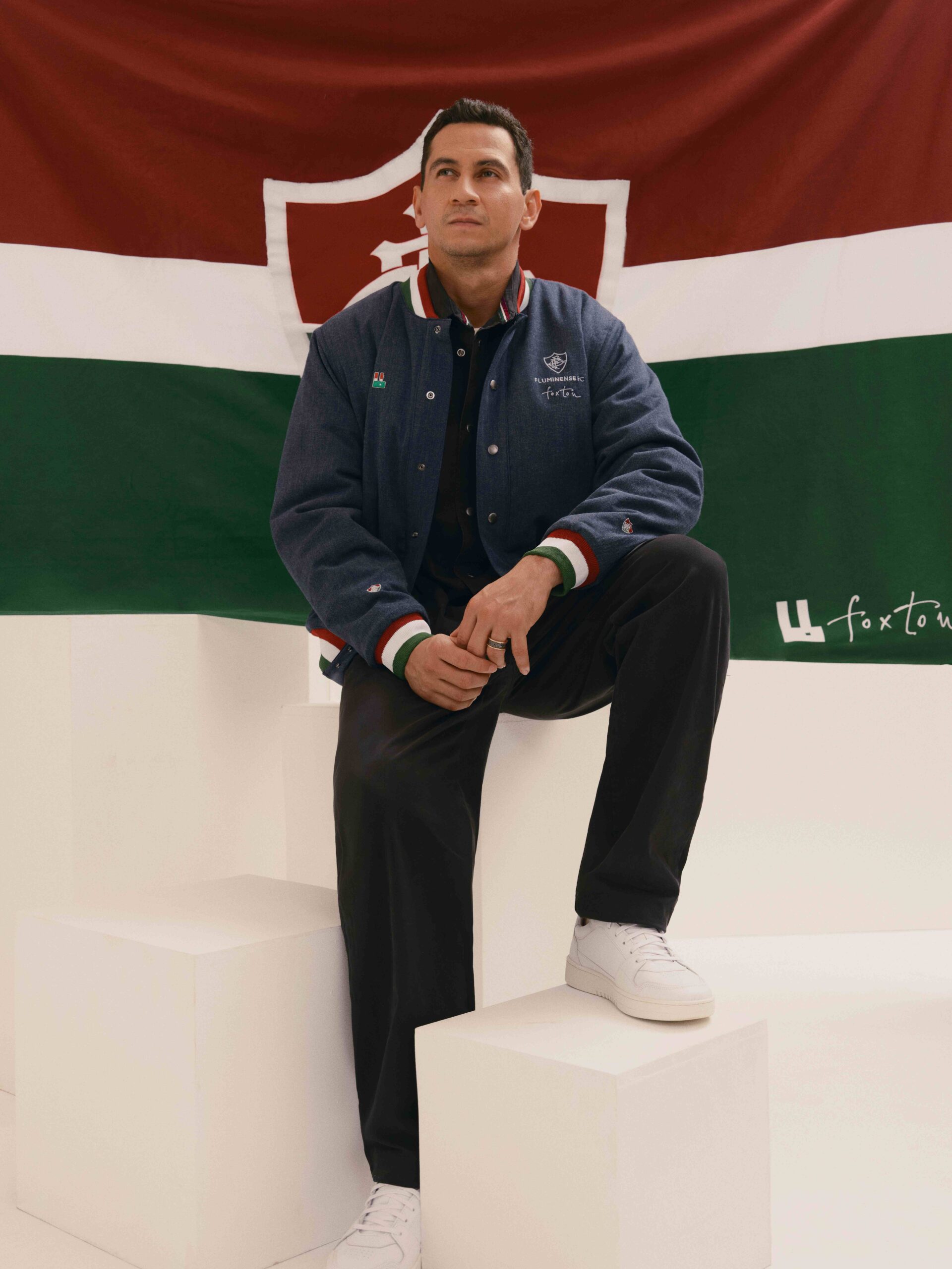Fluminense ganha novo uniforme de viagem feito pela Foxton