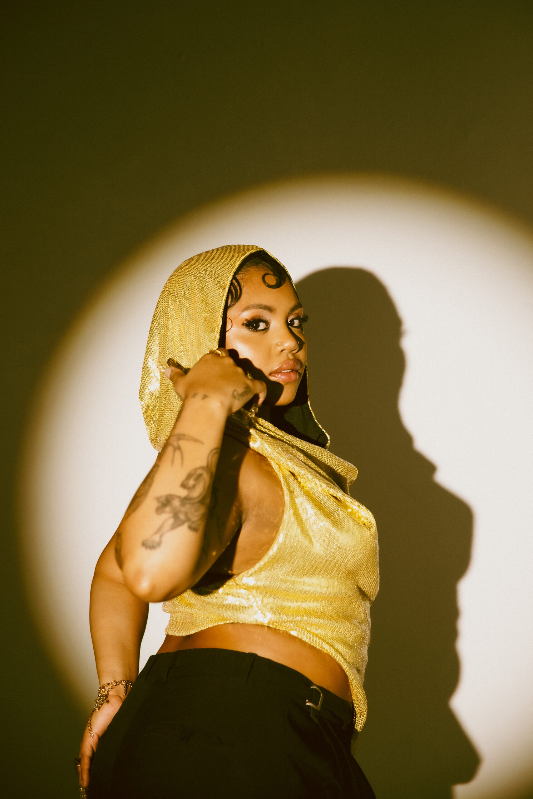 Duquesa, a nova sensação do trap fala sobre moda, nova turnê e Afropunk
Em entrevista, a artista revela suas expectativas com a nova fase e compartilha sua relação com moda, beleza e música.