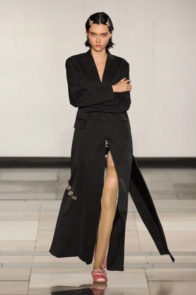 00001-simone-rocha-spring-2025-ready-to-wear-credit-gorunway