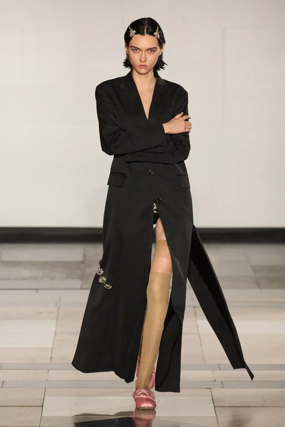 00001-simone-rocha-spring-2025-ready-to-wear-credit-gorunway