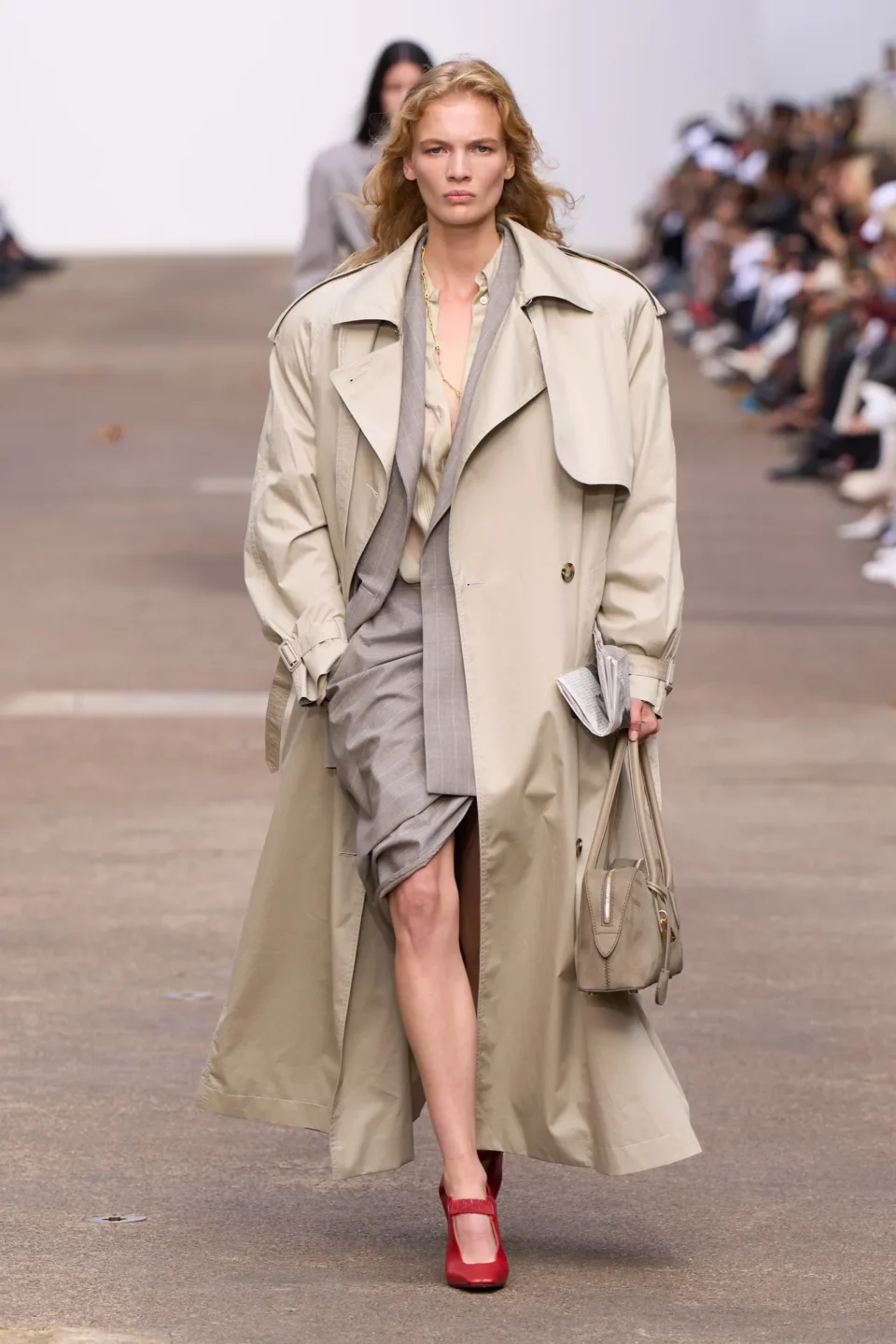 00001-stella-mccartney-spring-2025-ready-to-wear-credit-gorunway