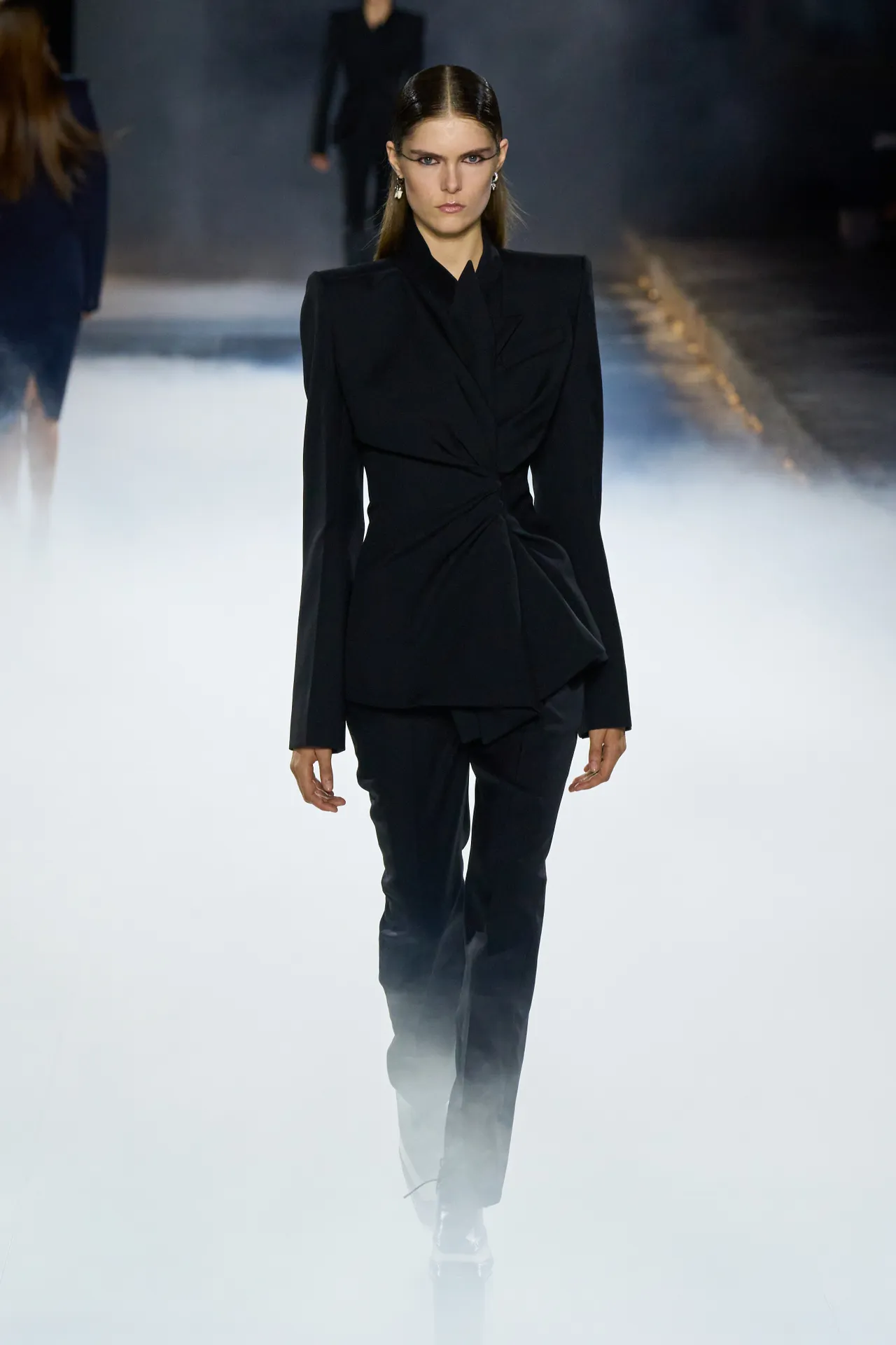 00002-alexander-mcqueen-spring-2025-ready-to-wear-credit-gorunway