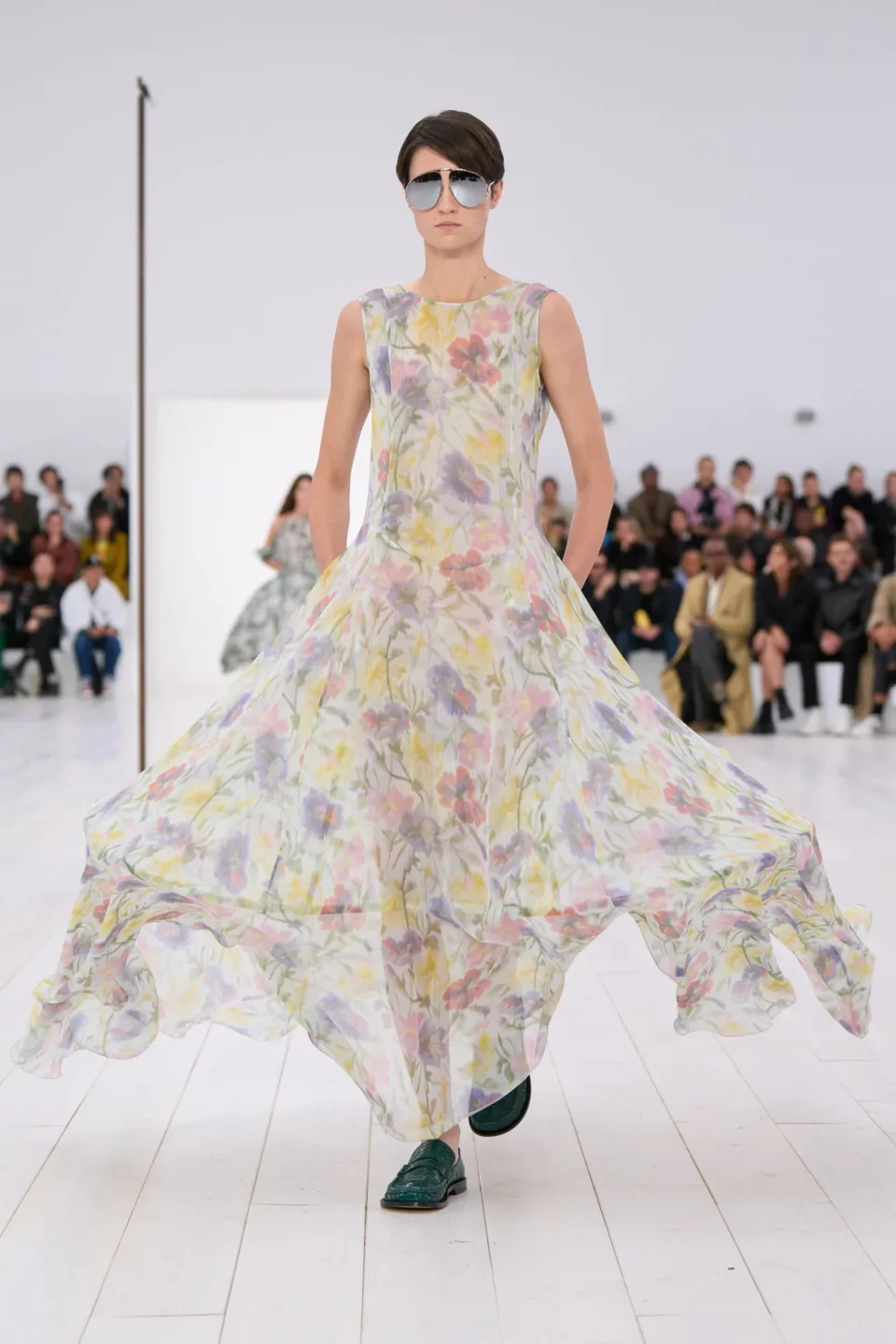 00002-loewe-spring-2025-ready-to-wear-credit-gorunway
