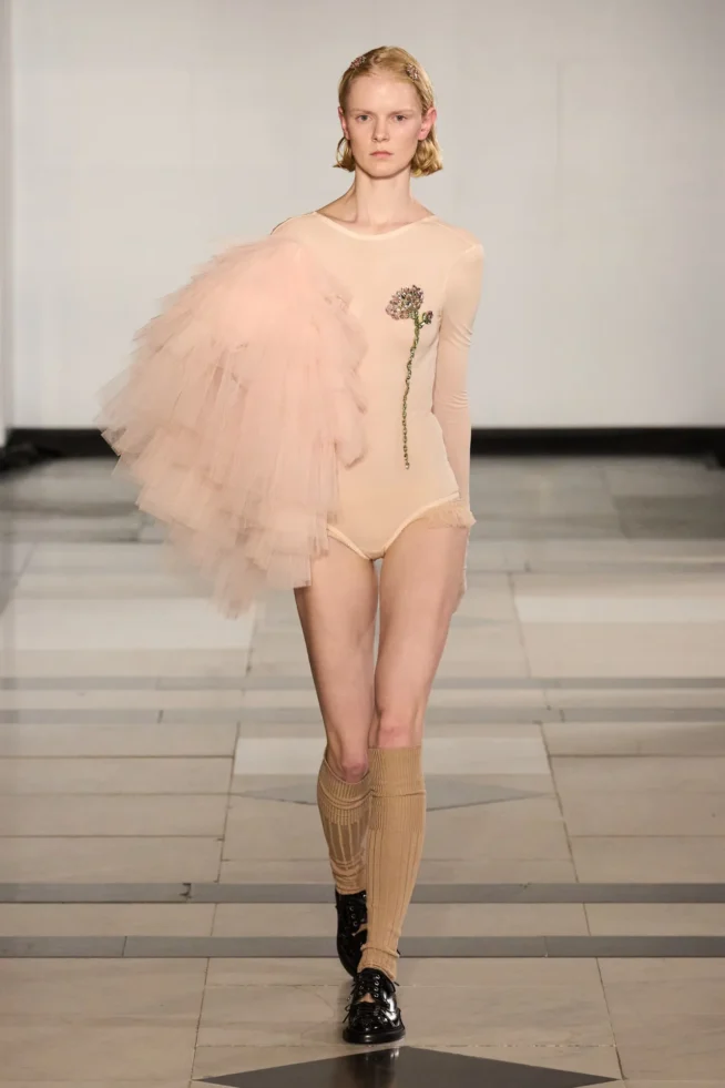 00002-simone-rocha-spring-2025-ready-to-wear-credit-gorunway