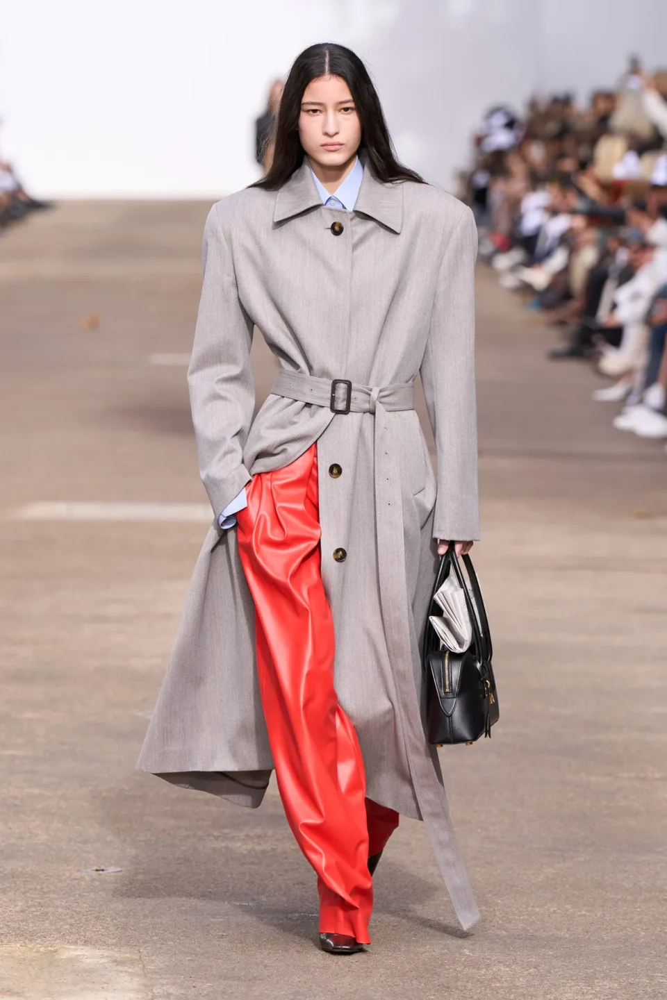 00002-stella-mccartney-spring-2025-ready-to-wear-credit-gorunway