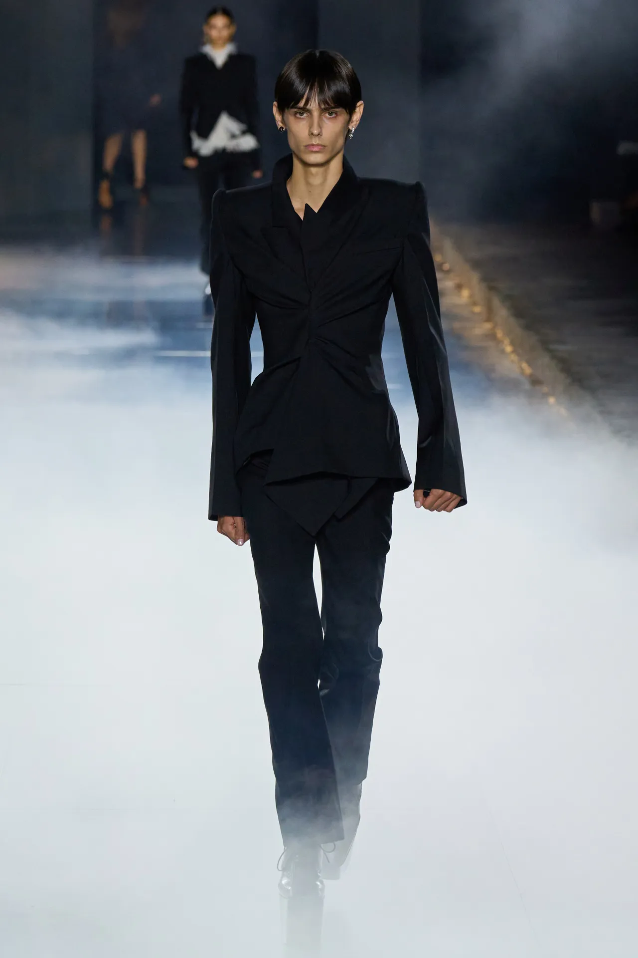 00003-alexander-mcqueen-spring-2025-ready-to-wear-credit-gorunway