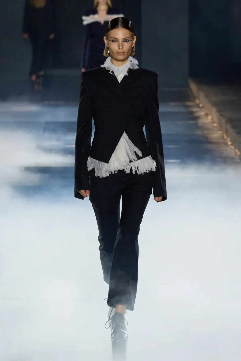 00004-alexander-mcqueen-spring-2025-ready-to-wear-credit-gorunway