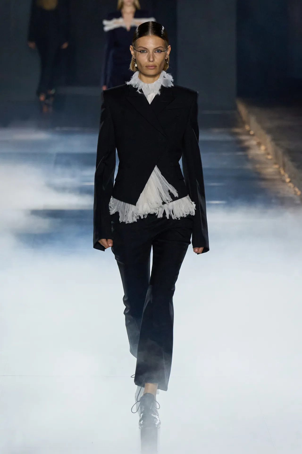 00004-alexander-mcqueen-spring-2025-ready-to-wear-credit-gorunway