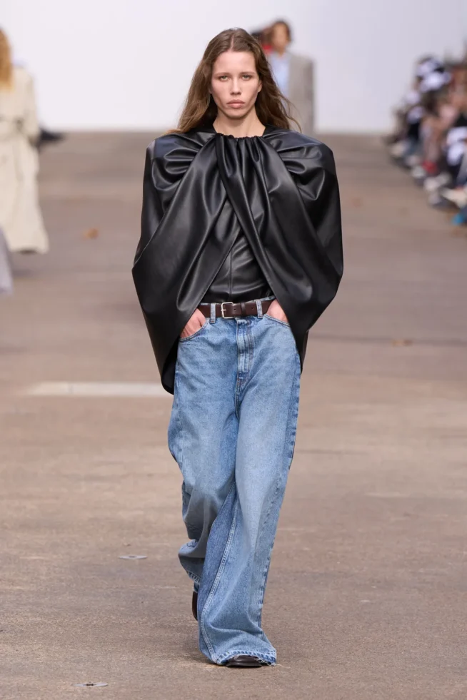 00004-stella-mccartney-spring-2025-ready-to-wear-credit-gorunway