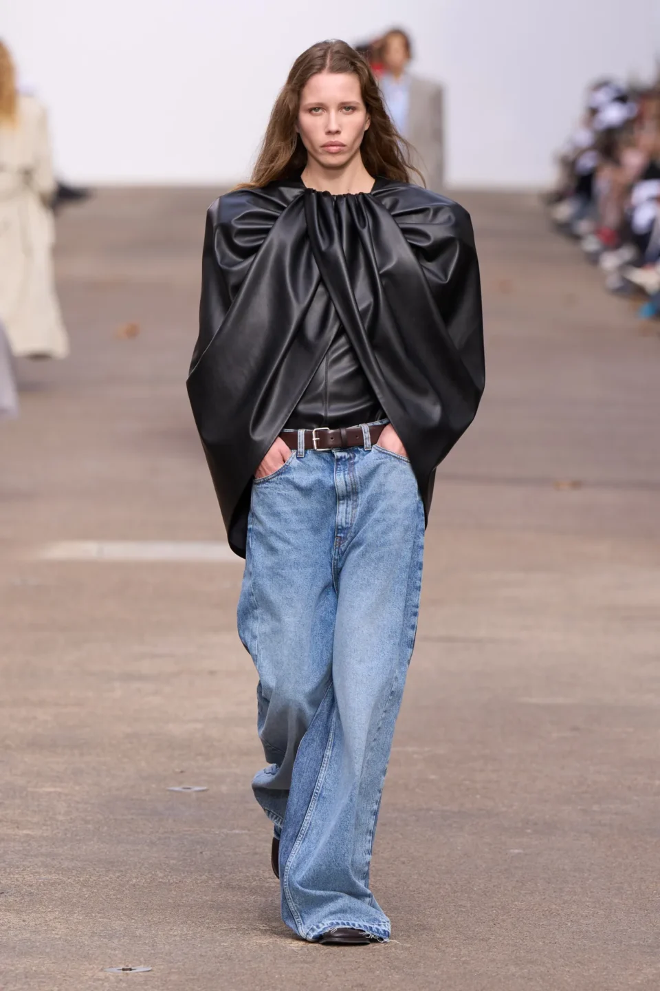 00004-stella-mccartney-spring-2025-ready-to-wear-credit-gorunway