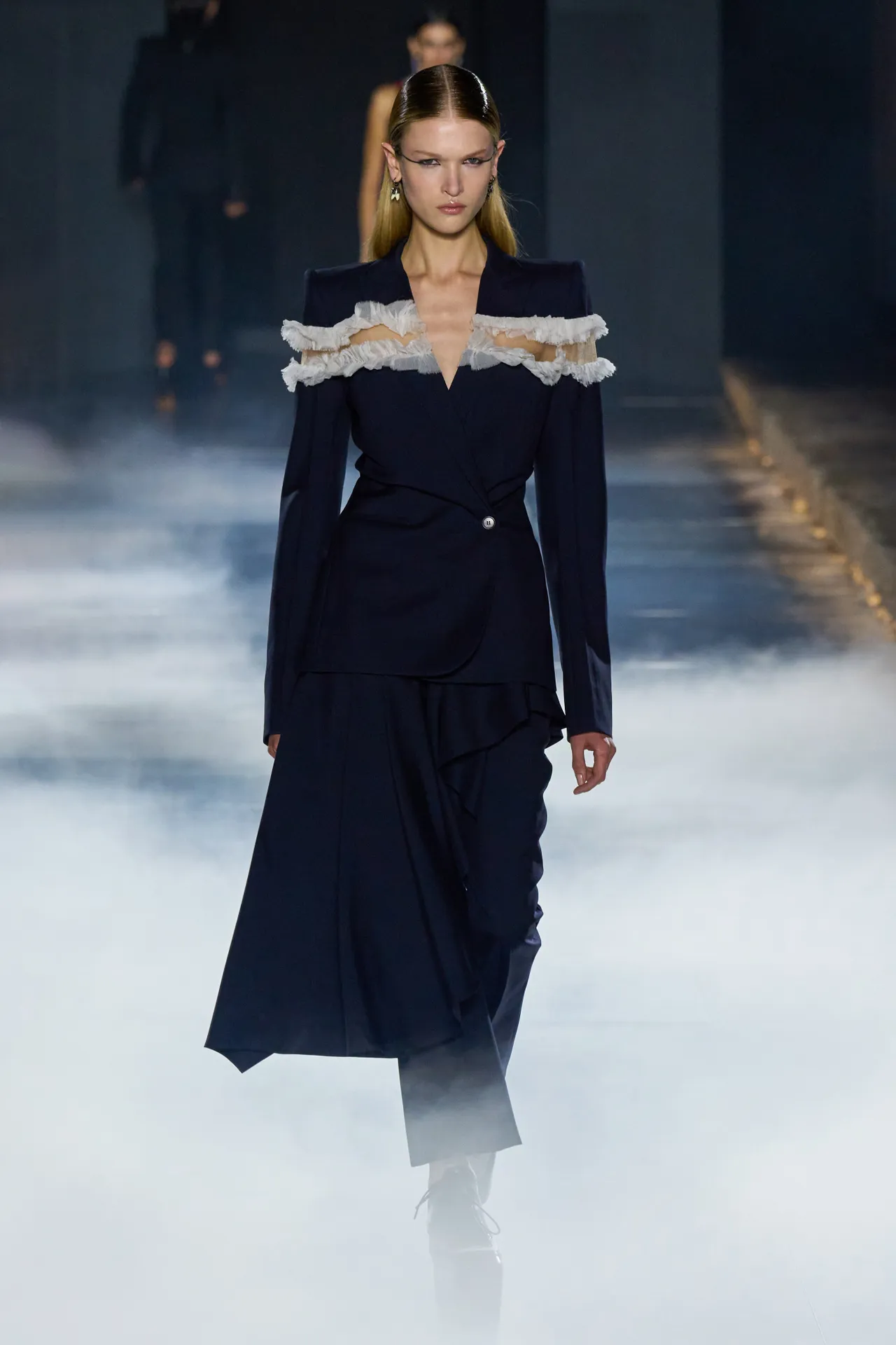 00005-alexander-mcqueen-spring-2025-ready-to-wear-credit-gorunway