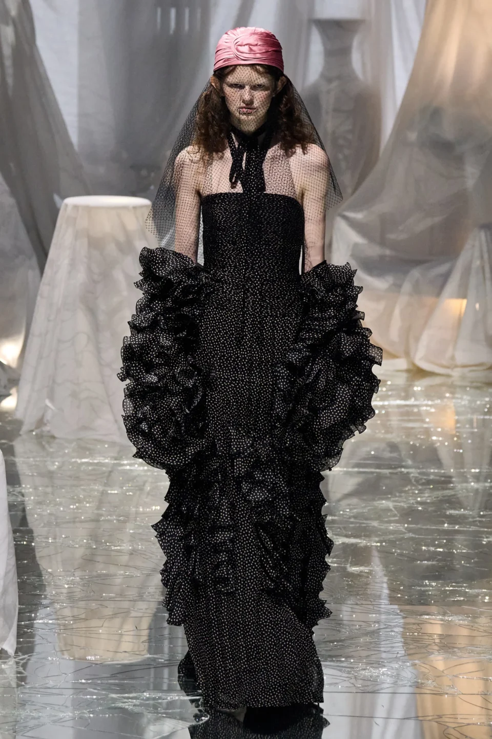 00005-valentino-spring-2025-ready-to-wear-credit-gorunway