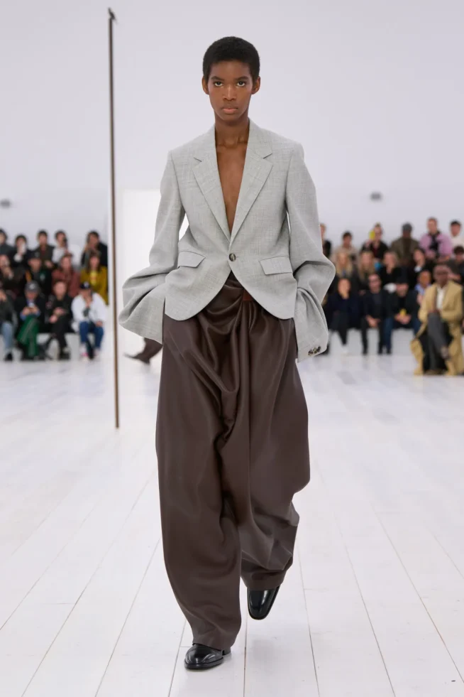 00006-loewe-spring-2025-ready-to-wear-credit-gorunway