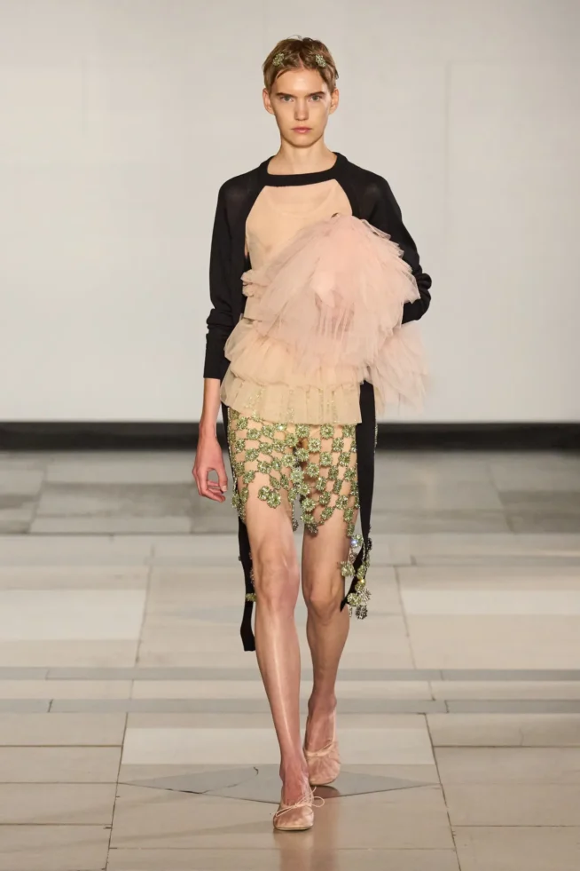 00006-simone-rocha-spring-2025-ready-to-wear-credit-gorunway