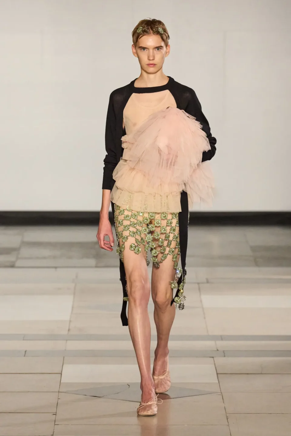 00006-simone-rocha-spring-2025-ready-to-wear-credit-gorunway