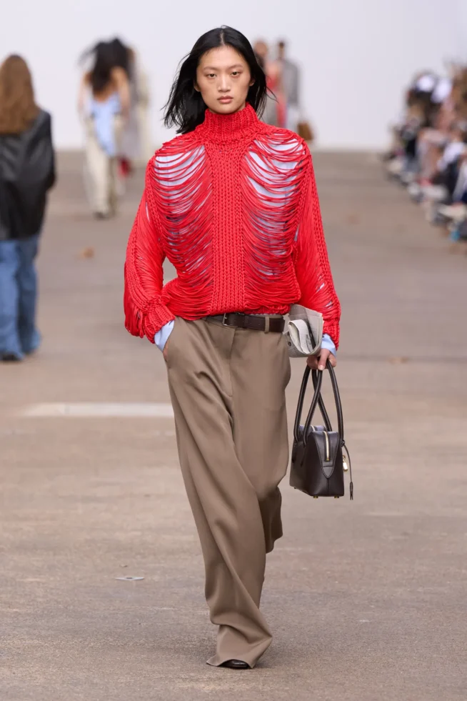 00006-stella-mccartney-spring-2025-ready-to-wear-credit-gorunway