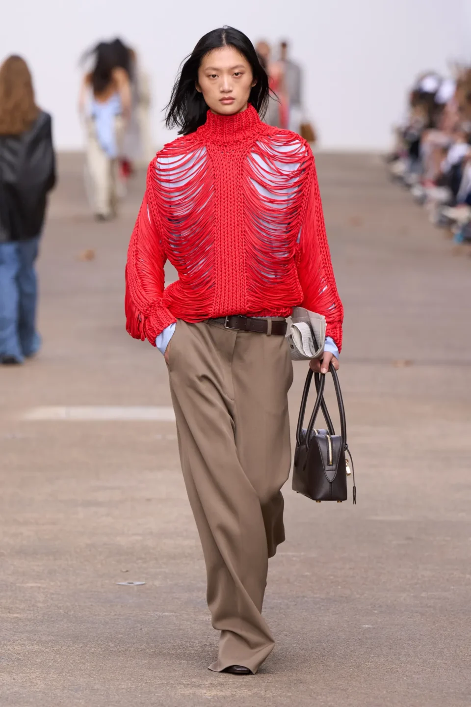 00006-stella-mccartney-spring-2025-ready-to-wear-credit-gorunway