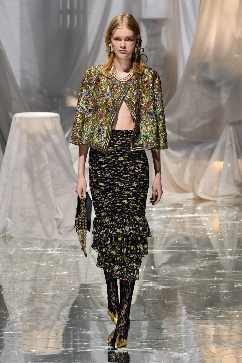 00006-valentino-spring-2025-ready-to-wear-credit-gorunway