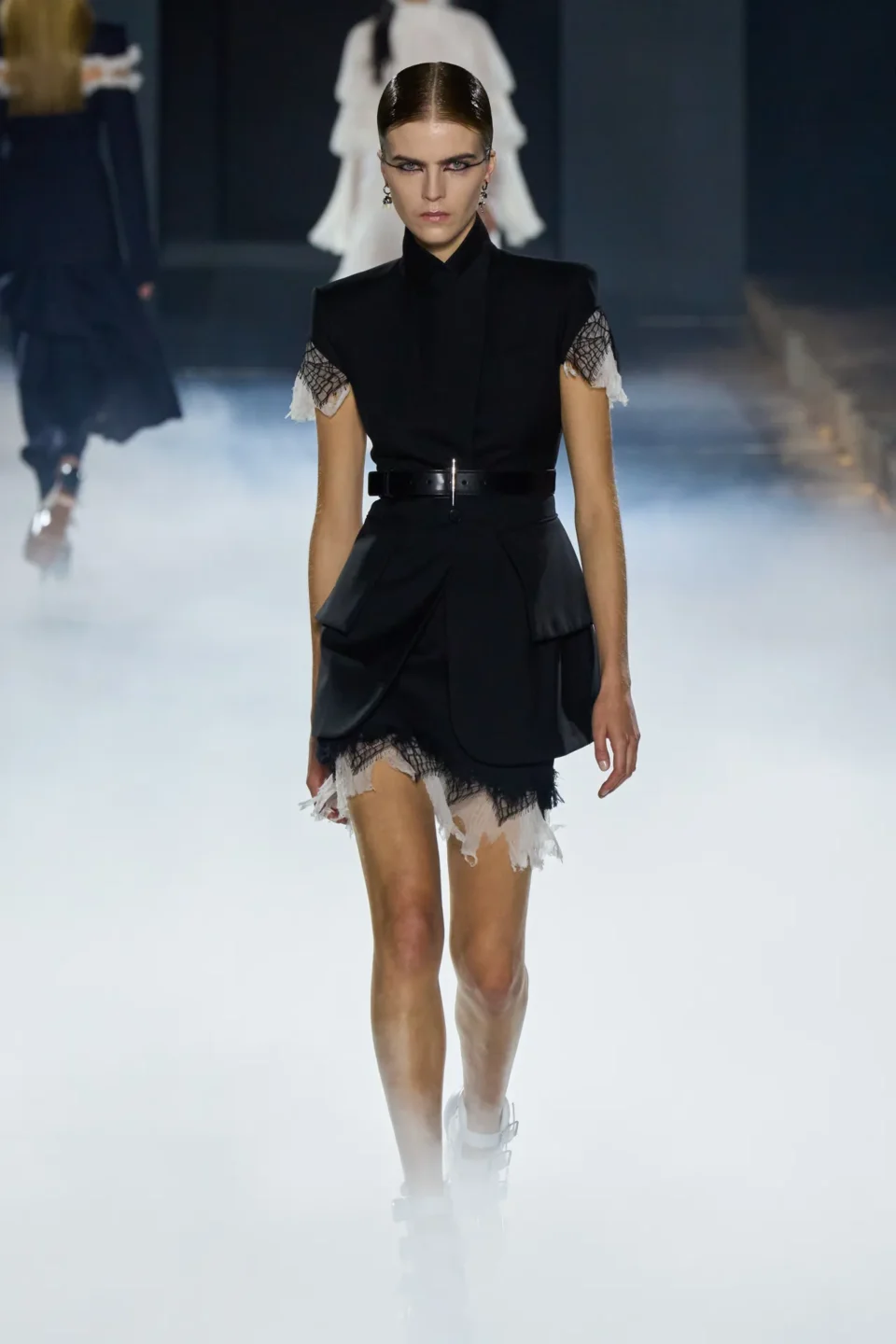 00007-alexander-mcqueen-spring-2025-ready-to-wear-credit-gorunway