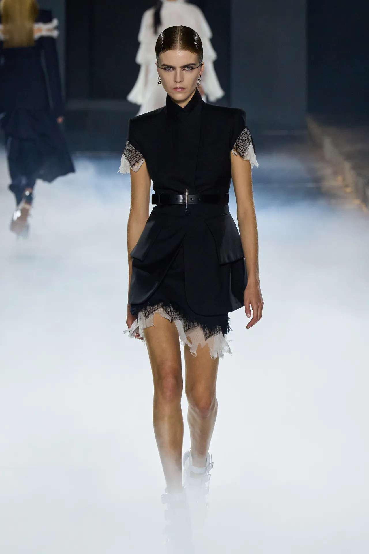 00007-alexander-mcqueen-spring-2025-ready-to-wear-credit-gorunway