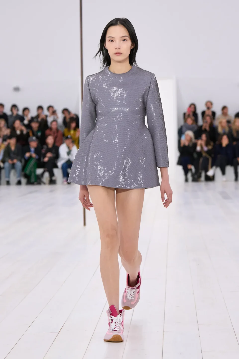00007-loewe-spring-2025-ready-to-wear-credit-gorunway