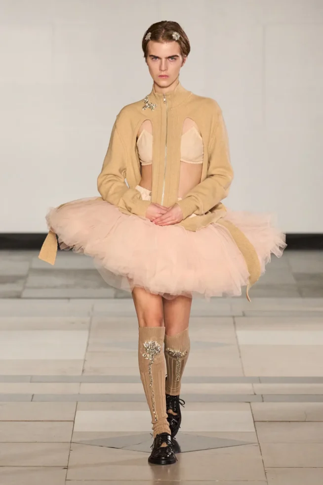 00007-simone-rocha-spring-2025-ready-to-wear-credit-gorunway