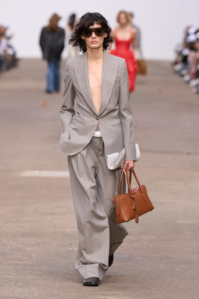 00007-stella-mccartney-spring-2025-ready-to-wear-credit-gorunway