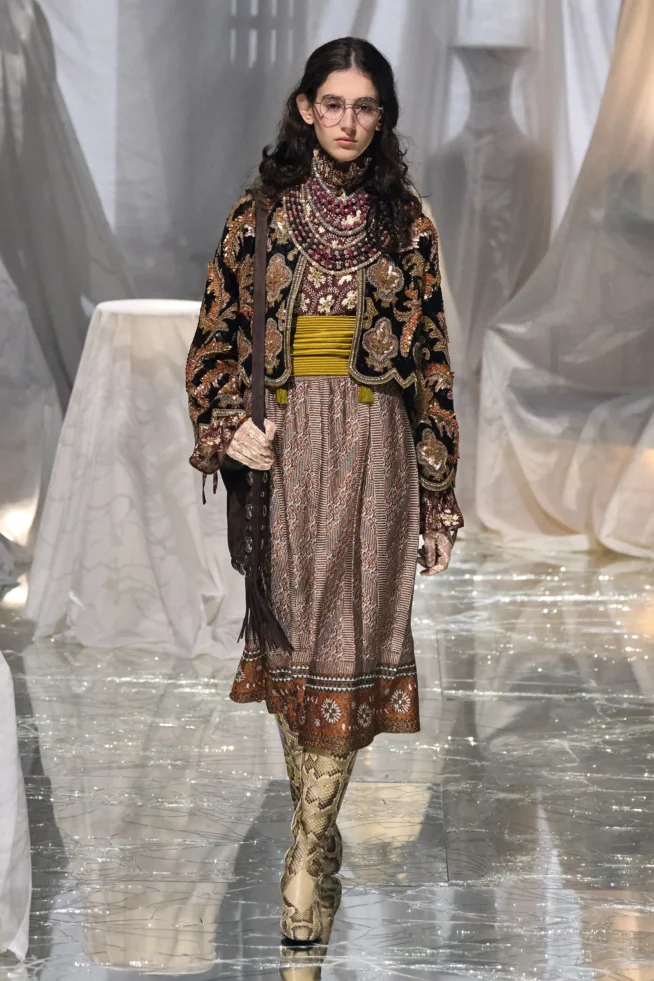00007-valentino-spring-2025-ready-to-wear-credit-gorunway