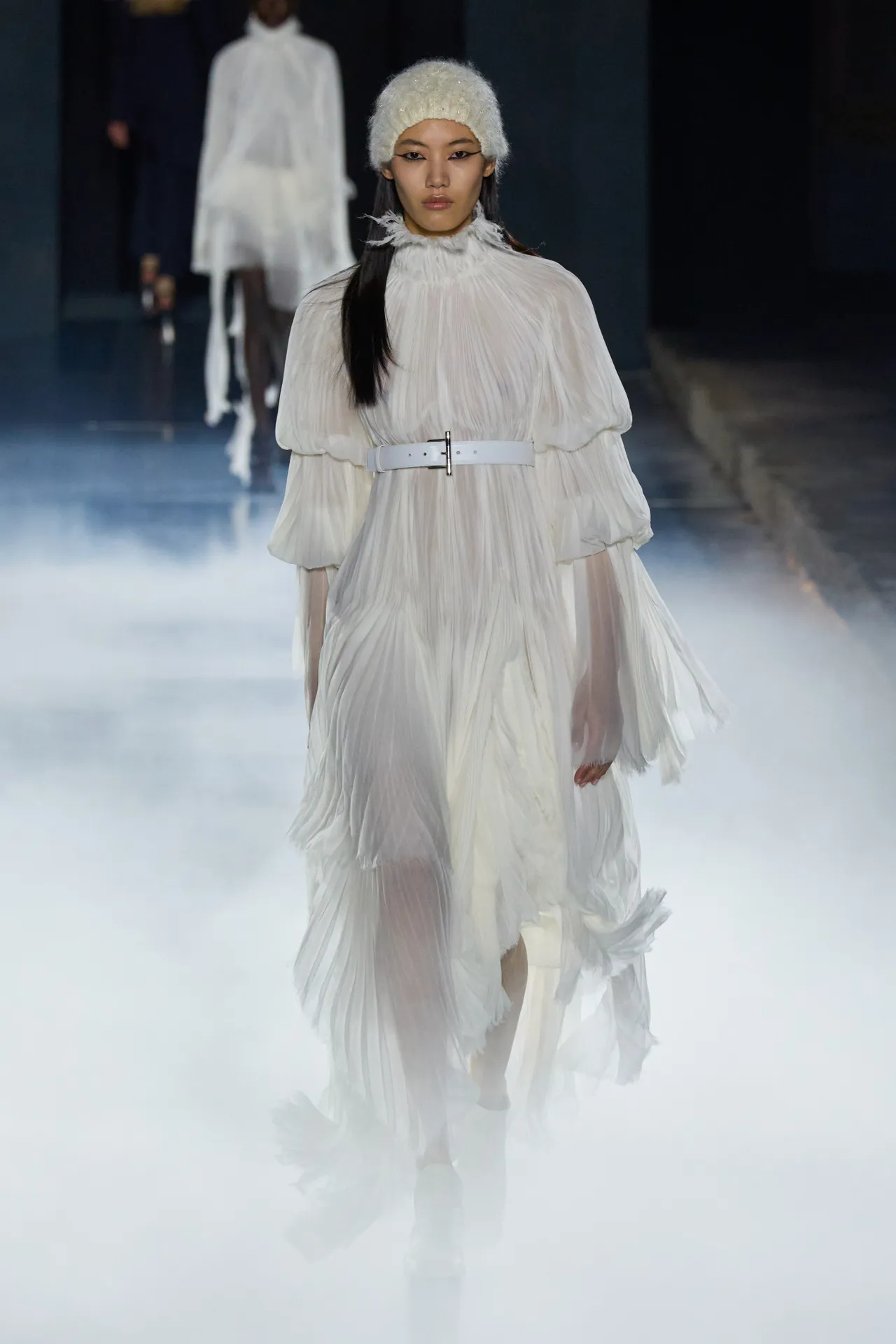 00008-alexander-mcqueen-spring-2025-ready-to-wear-credit-gorunway