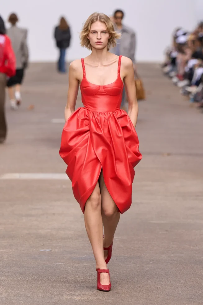 00008-stella-mccartney-spring-2025-ready-to-wear-credit-gorunway