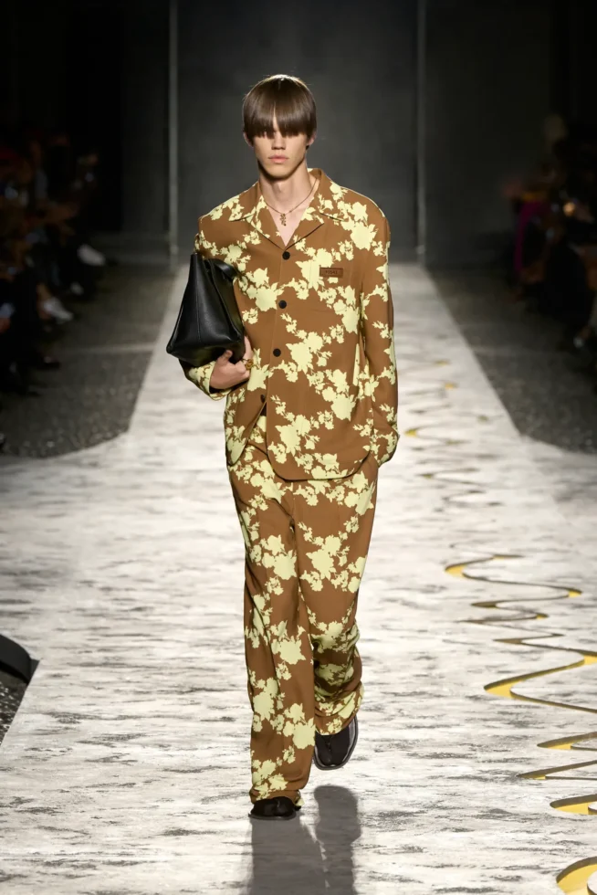 00008-versace-spring-2025-ready-to-wear-credit-gorunway