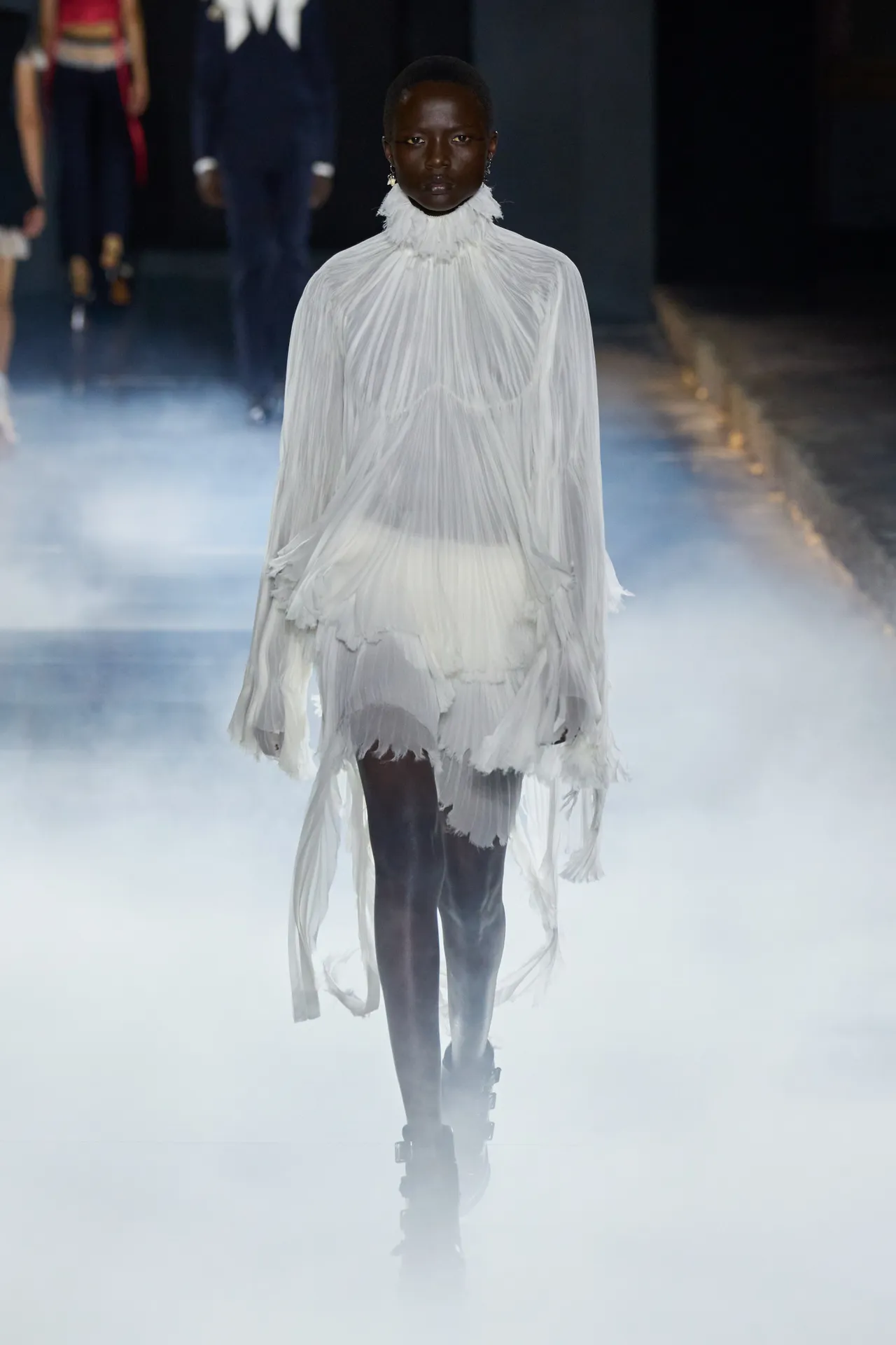 00009-alexander-mcqueen-spring-2025-ready-to-wear-credit-gorunway