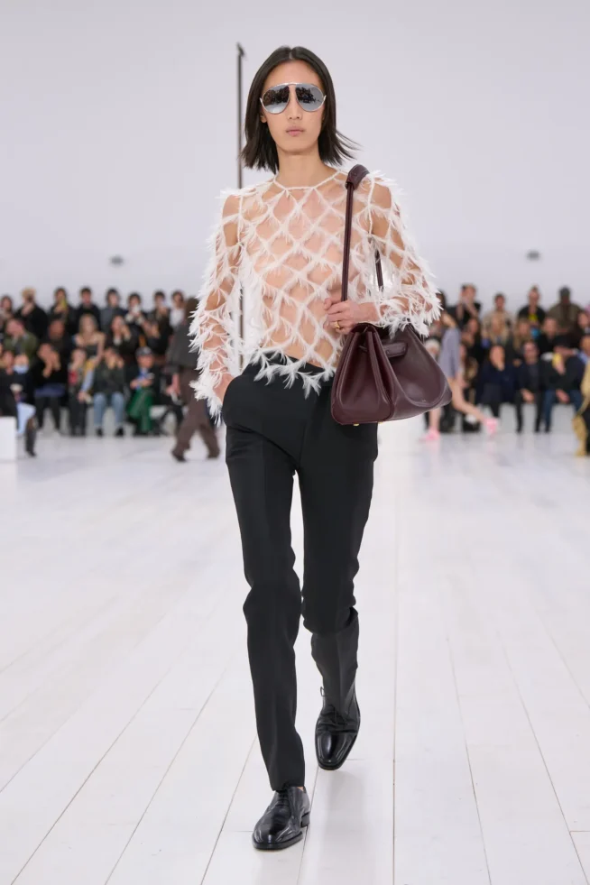 00009-loewe-spring-2025-ready-to-wear-credit-gorunway