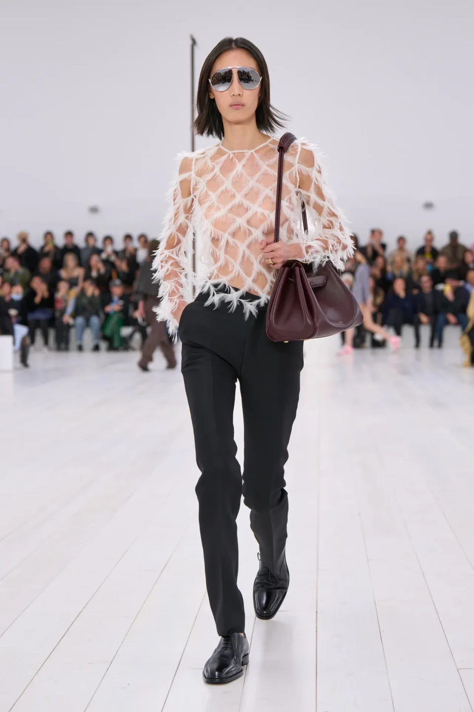 00009-loewe-spring-2025-ready-to-wear-credit-gorunway