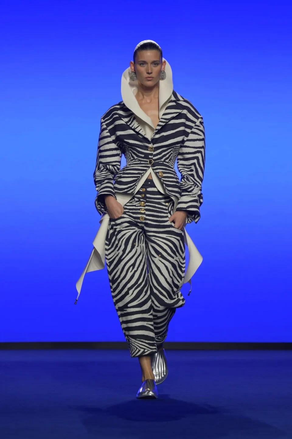 00009-schiaparelli-spring-2025-ready-to-wear-credit-brand
