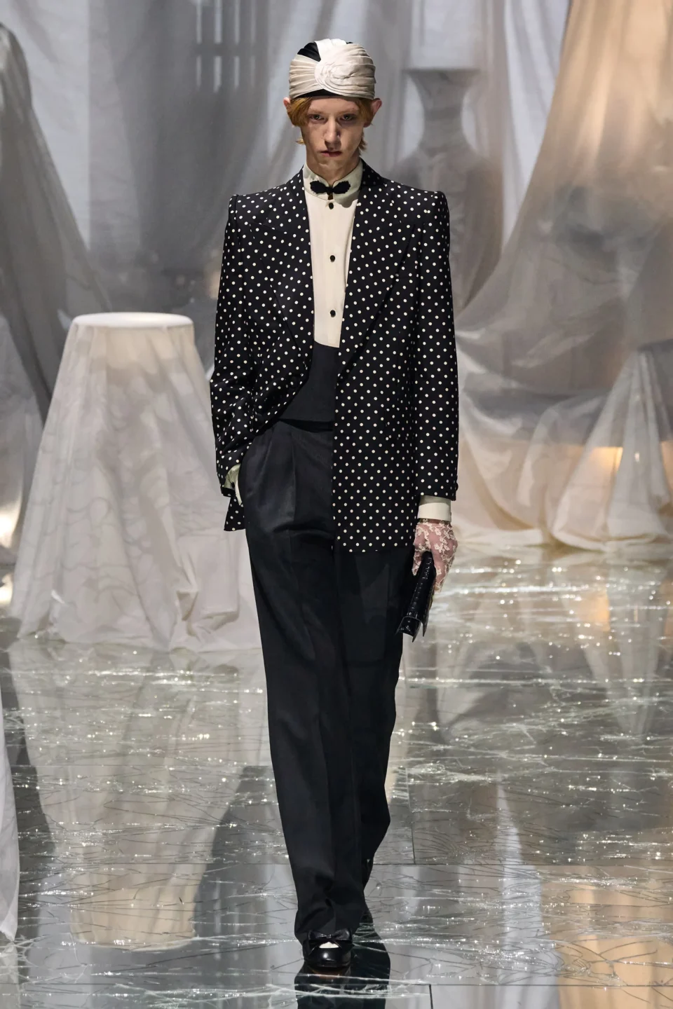 00009-valentino-spring-2025-ready-to-wear-credit-gorunway