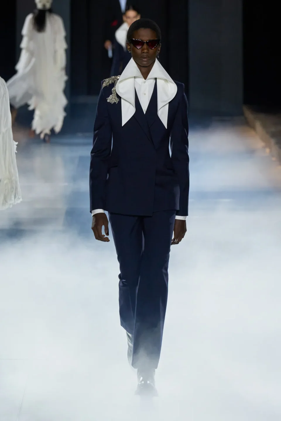 00010-alexander-mcqueen-spring-2025-ready-to-wear-credit-gorunway