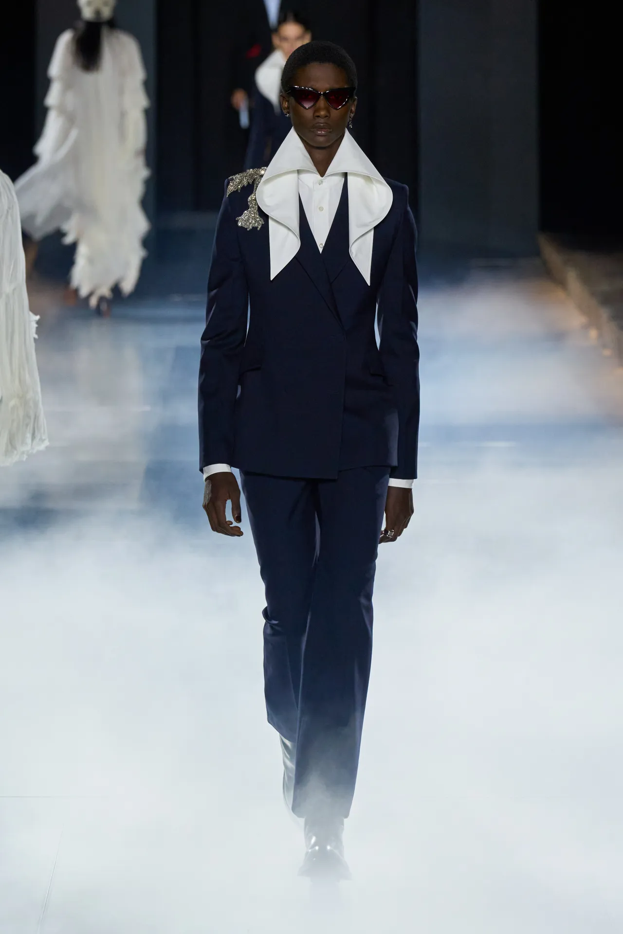 00010-alexander-mcqueen-spring-2025-ready-to-wear-credit-gorunway