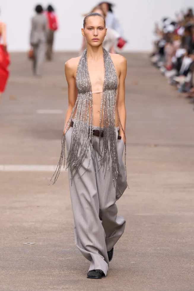 00010-stella-mccartney-spring-2025-ready-to-wear-credit-gorunway