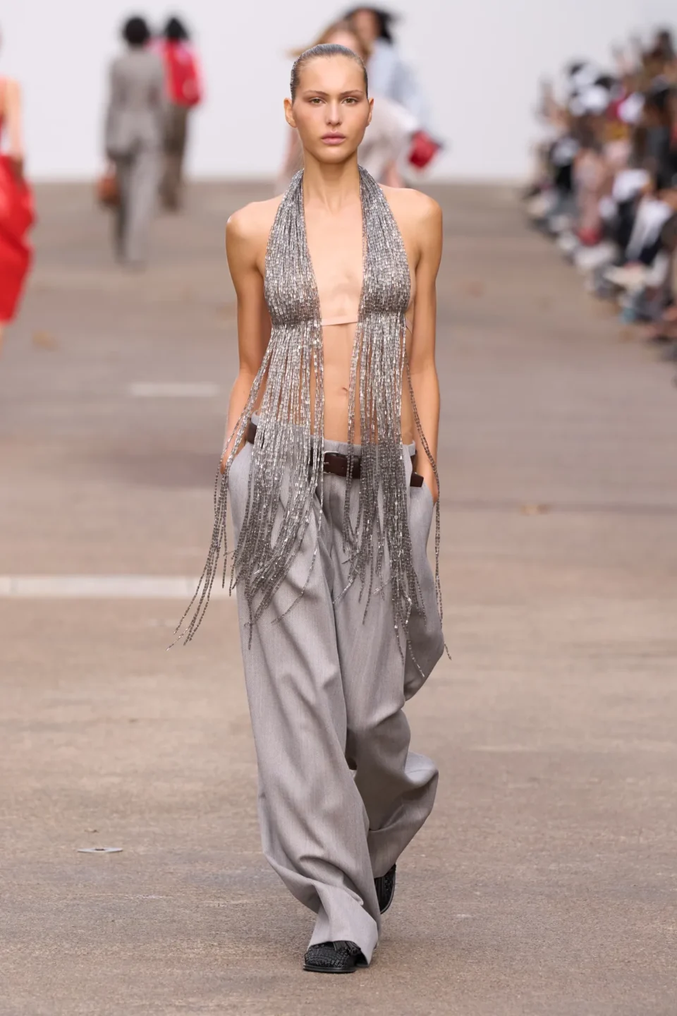 00010-stella-mccartney-spring-2025-ready-to-wear-credit-gorunway