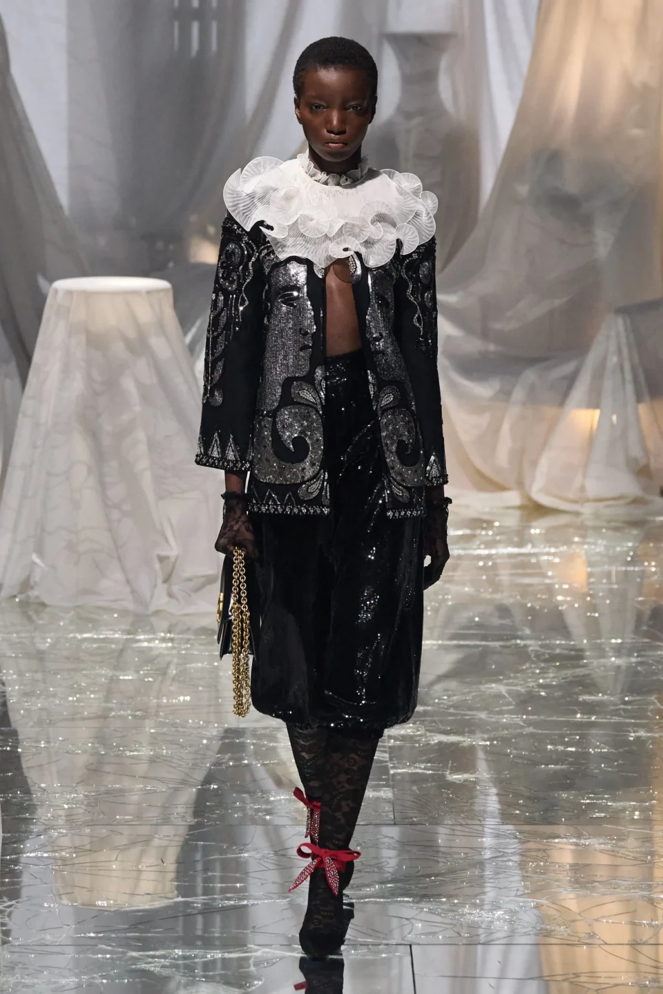 00010-valentino-spring-2025-ready-to-wear-credit-gorunway