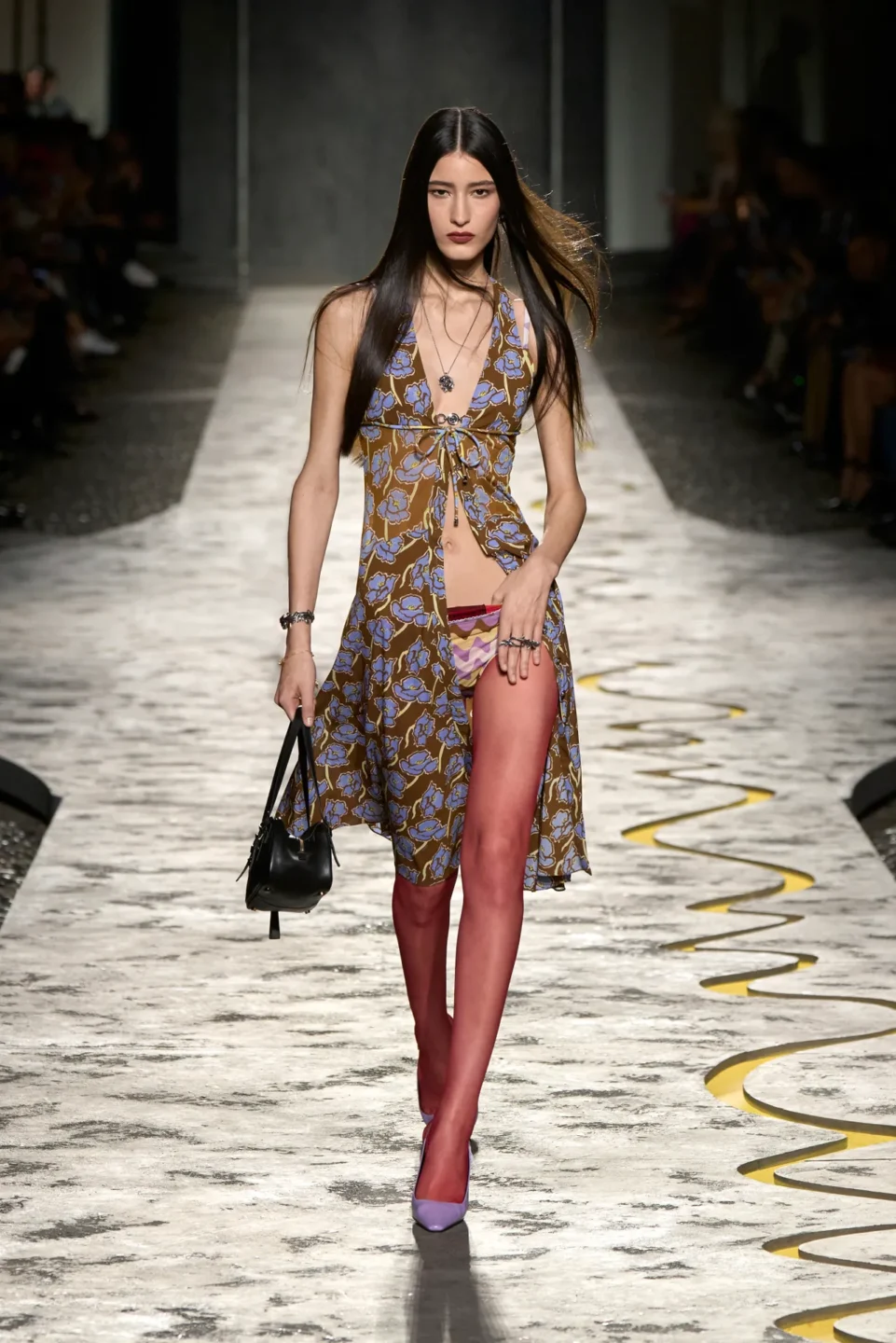 00010-versace-spring-2025-ready-to-wear-credit-gorunway