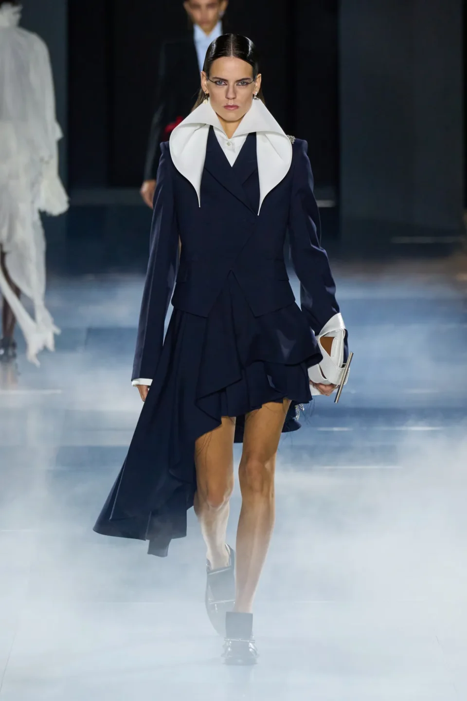 00011-alexander-mcqueen-spring-2025-ready-to-wear-credit-gorunway