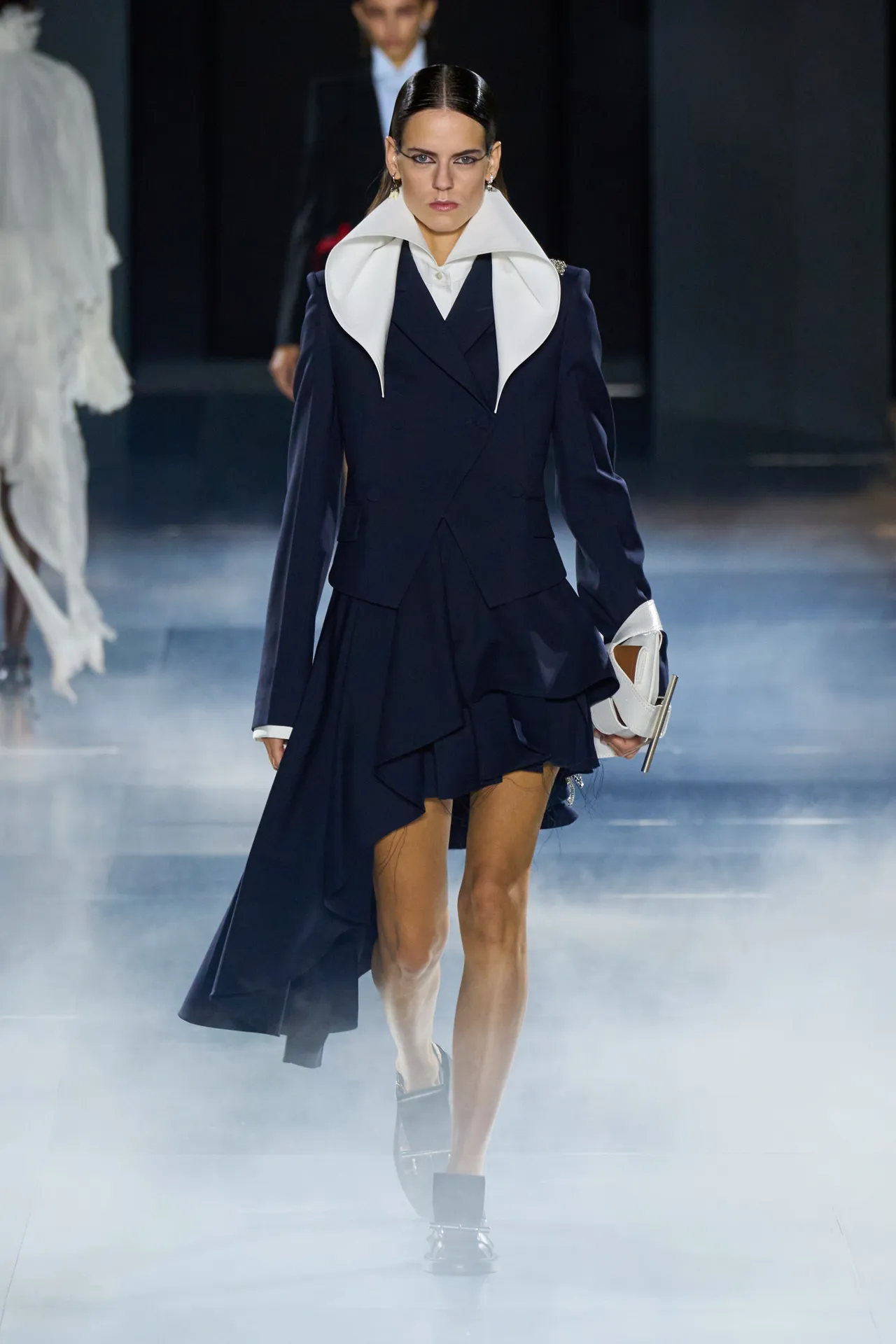 00011-alexander-mcqueen-spring-2025-ready-to-wear-credit-gorunway