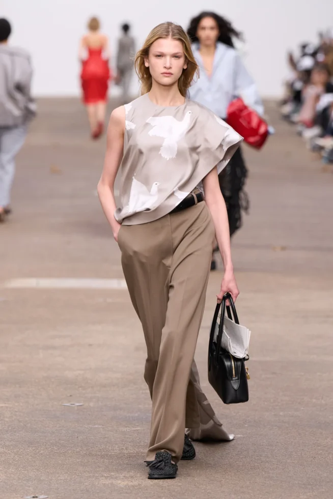 00011-stella-mccartney-spring-2025-ready-to-wear-credit-gorunway